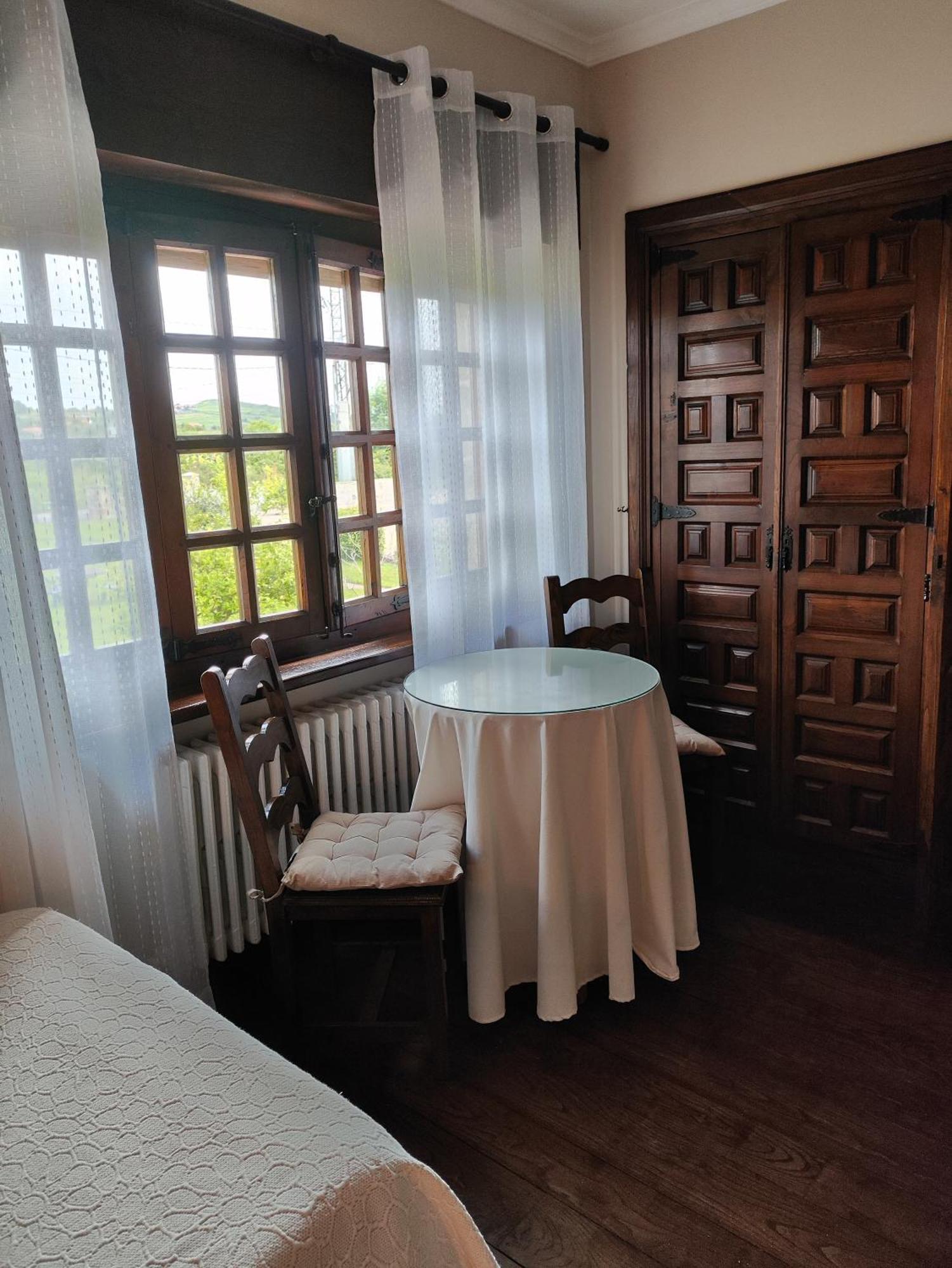 Pension Castio Santillana del Mar Exterior foto
